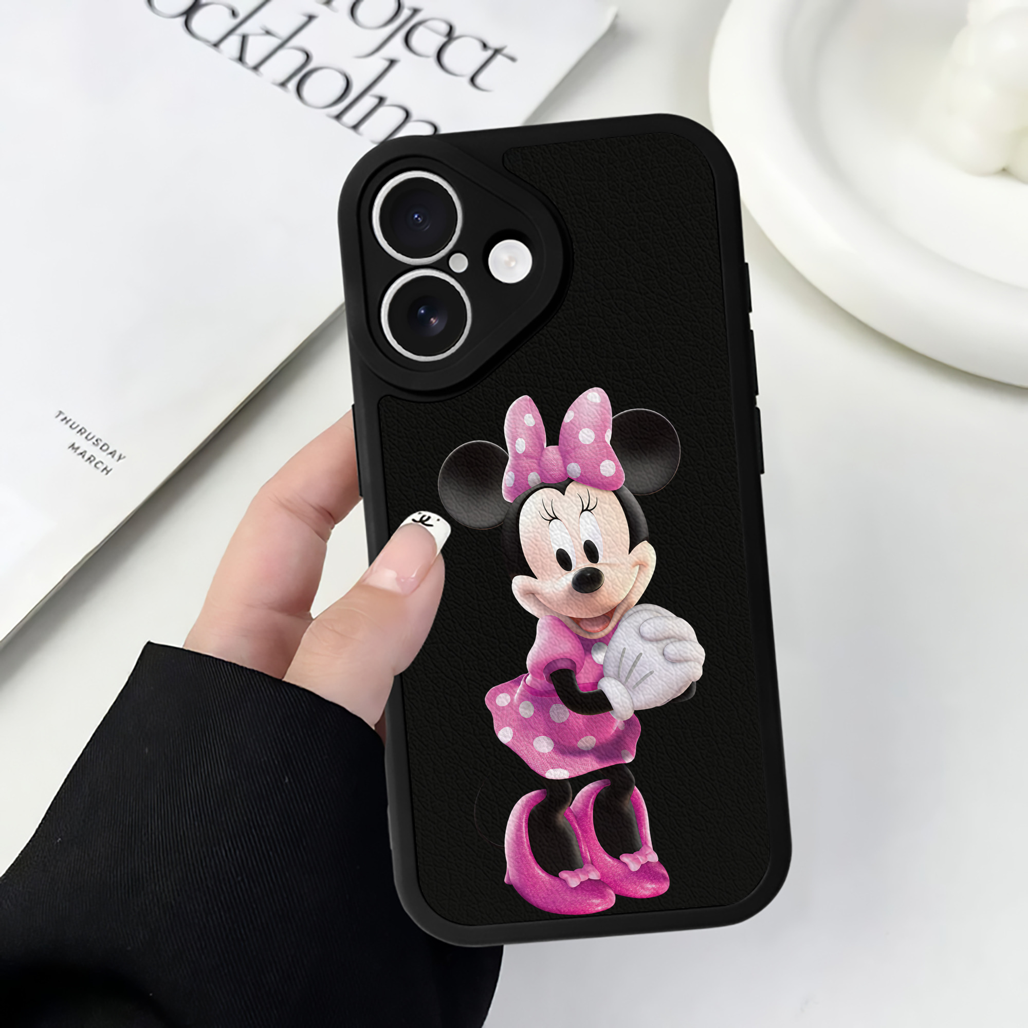 （画像用） ミッキーマウス Mickey Mouse 【iPhone 16シリーズ対応】シリコンスマホケース（レザー調） 材質：シリコン